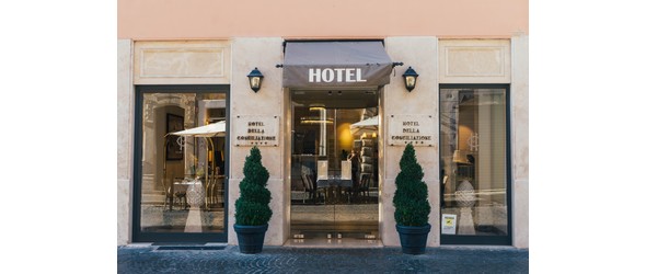 hotel front 2844474